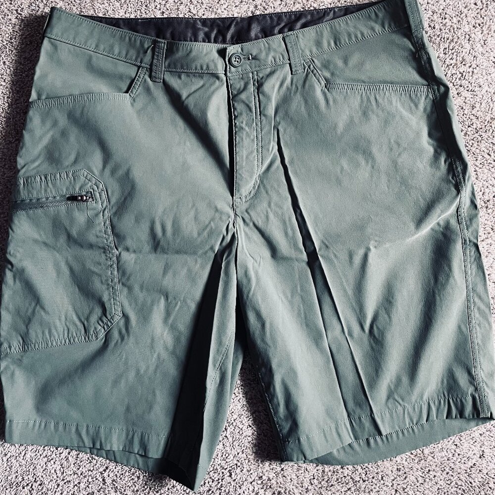 Like new Eddie Bauer men's shorts